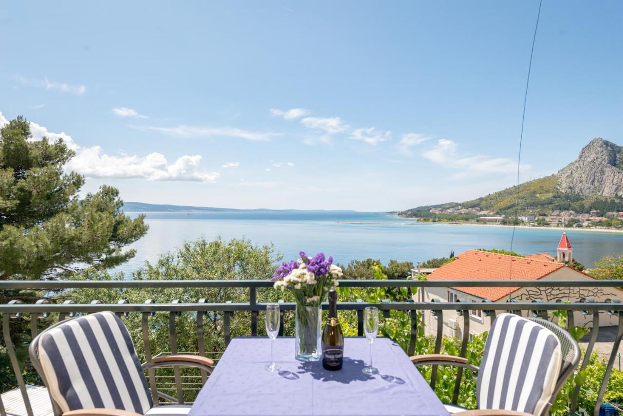 Apartmani Mirta Omis A Exterior foto
